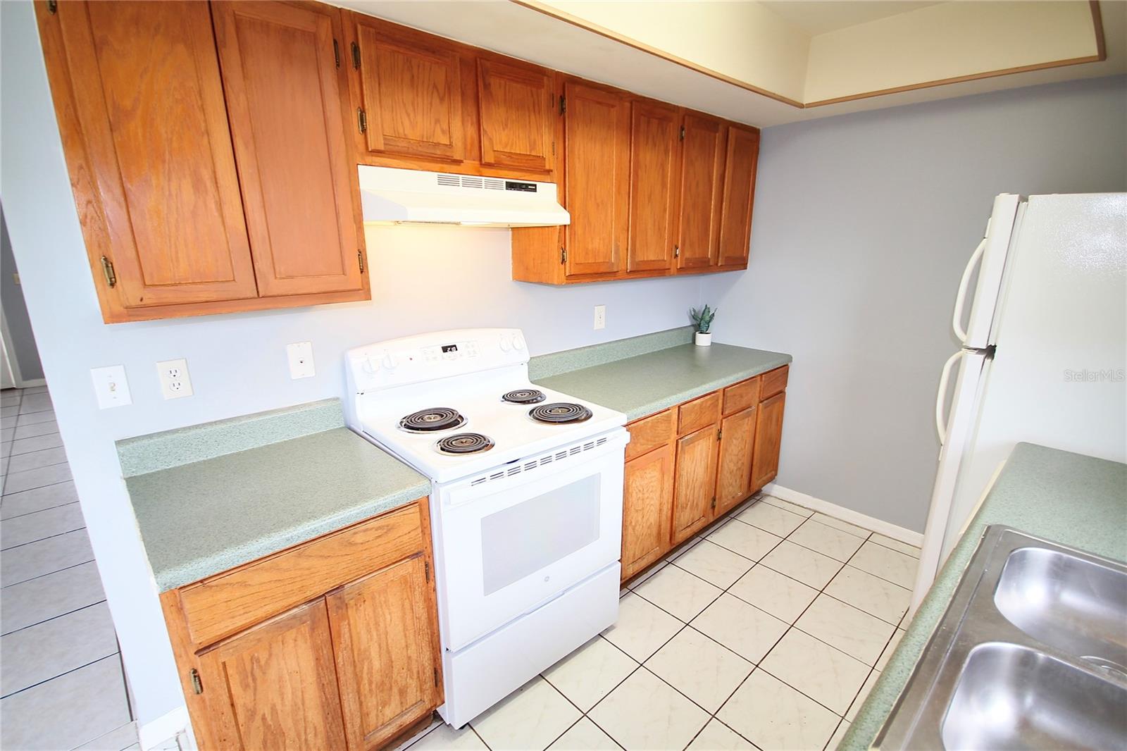 Image 6 of 25 For 3283 Oak Lake Place 127