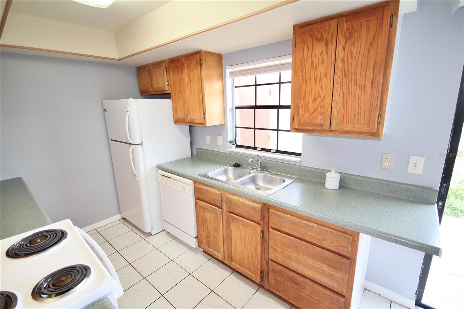 Image 8 of 25 For 3283 Oak Lake Place 127