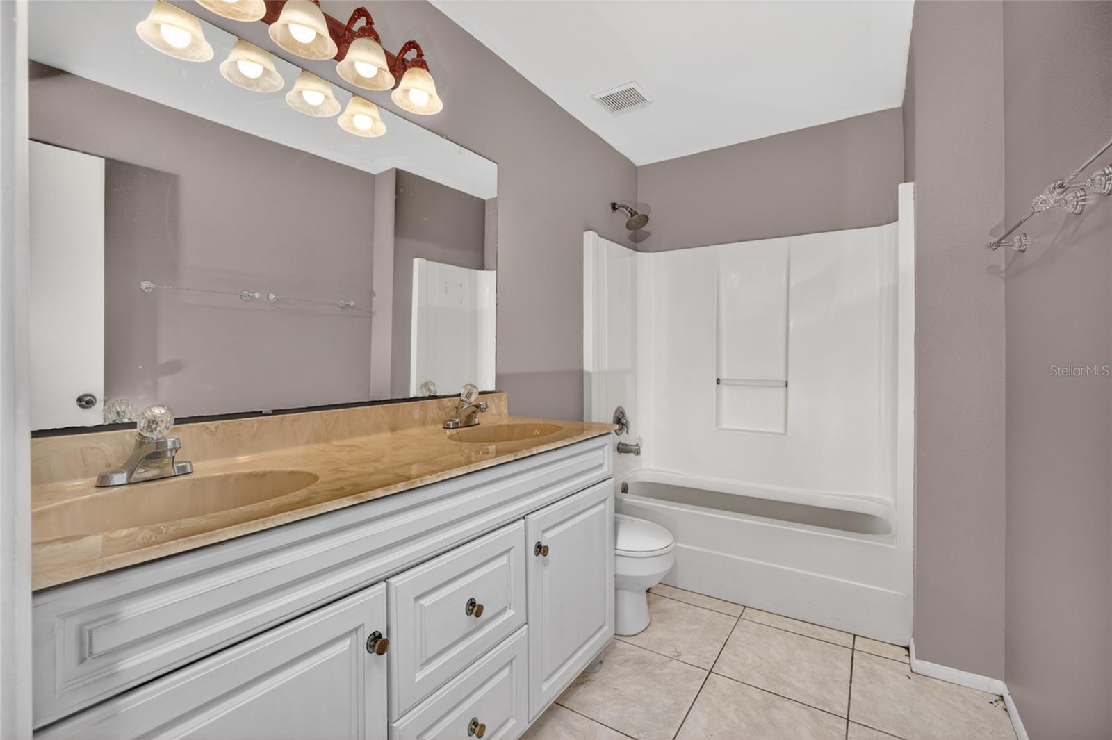 Image 13 of 27 For 861 Blackgum Court