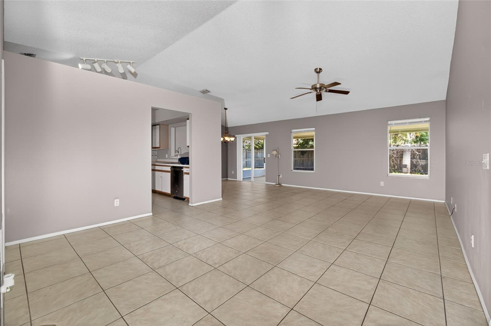 Image 15 of 27 For 861 Blackgum Court