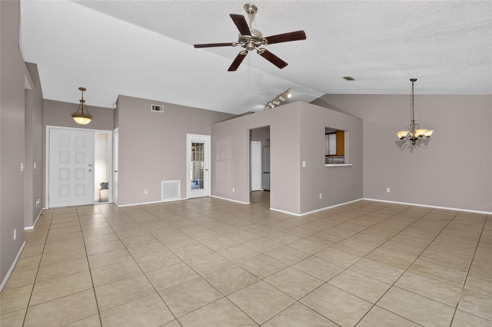 Image 16 of 27 For 861 Blackgum Court