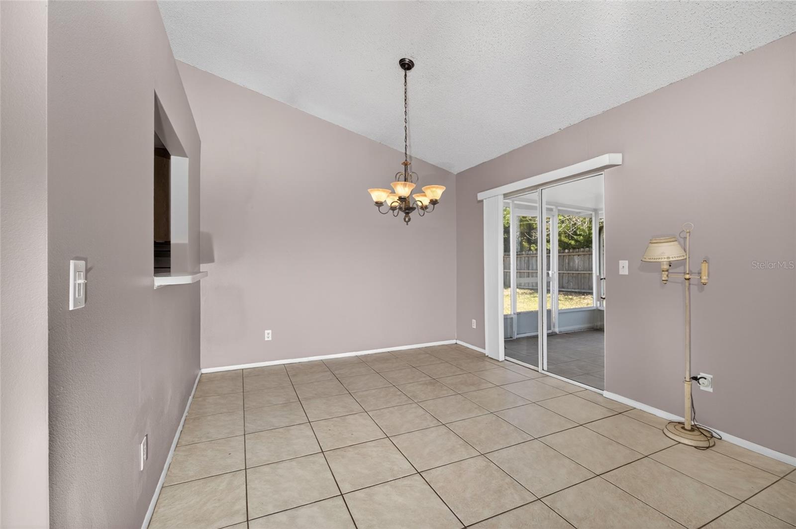 Image 17 of 27 For 861 Blackgum Court