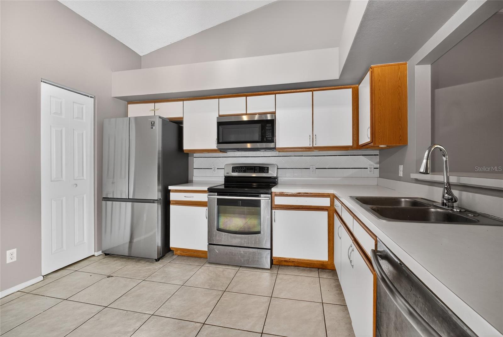 Image 18 of 27 For 861 Blackgum Court