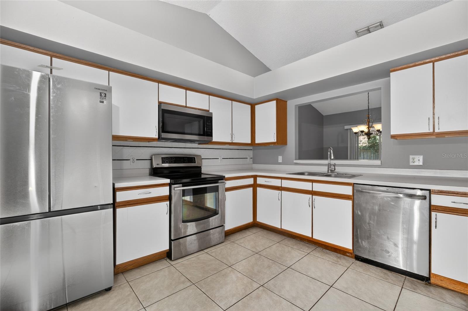 Image 19 of 27 For 861 Blackgum Court