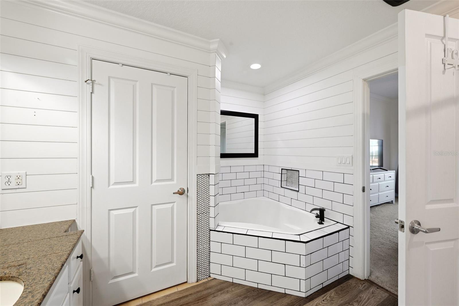 Image 24 of 46 For 7603 Heritage Crossing Way 102
