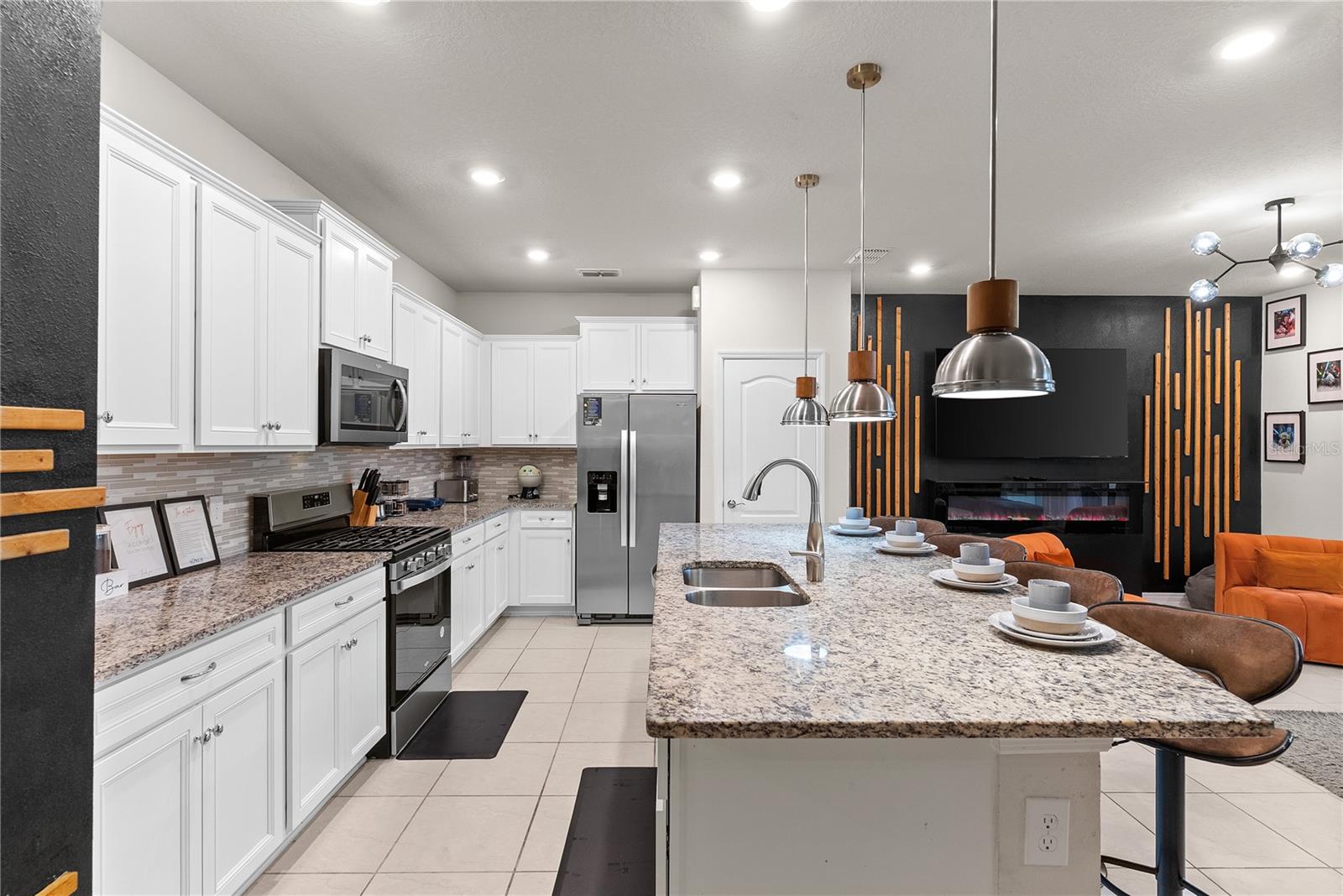 Image 14 of 49 For 7614 Oak Spring Lane