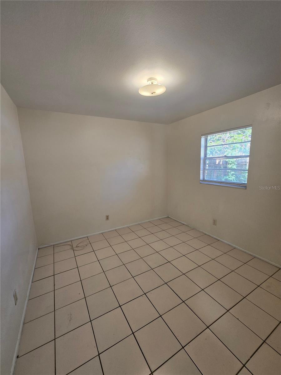 Image 11 of 14 For 1109 Seneca Avenue B