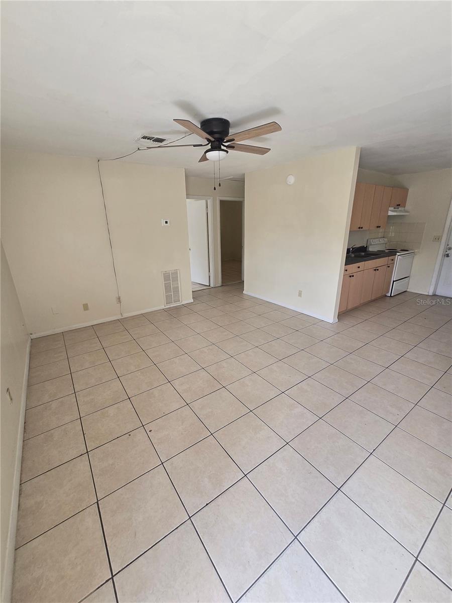 Image 2 of 14 For 1109 Seneca Avenue B