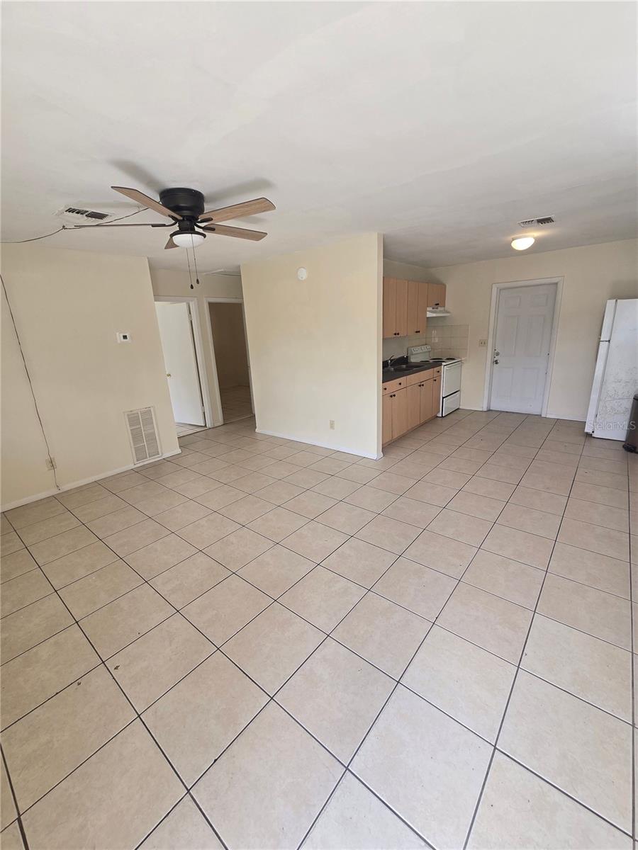 Image 3 of 14 For 1109 Seneca Avenue B