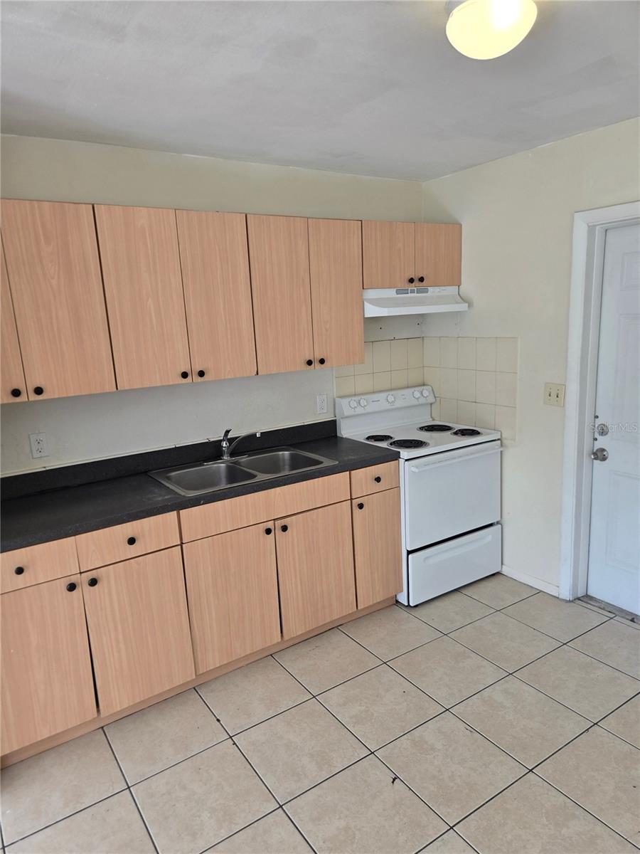 Image 5 of 14 For 1109 Seneca Avenue B