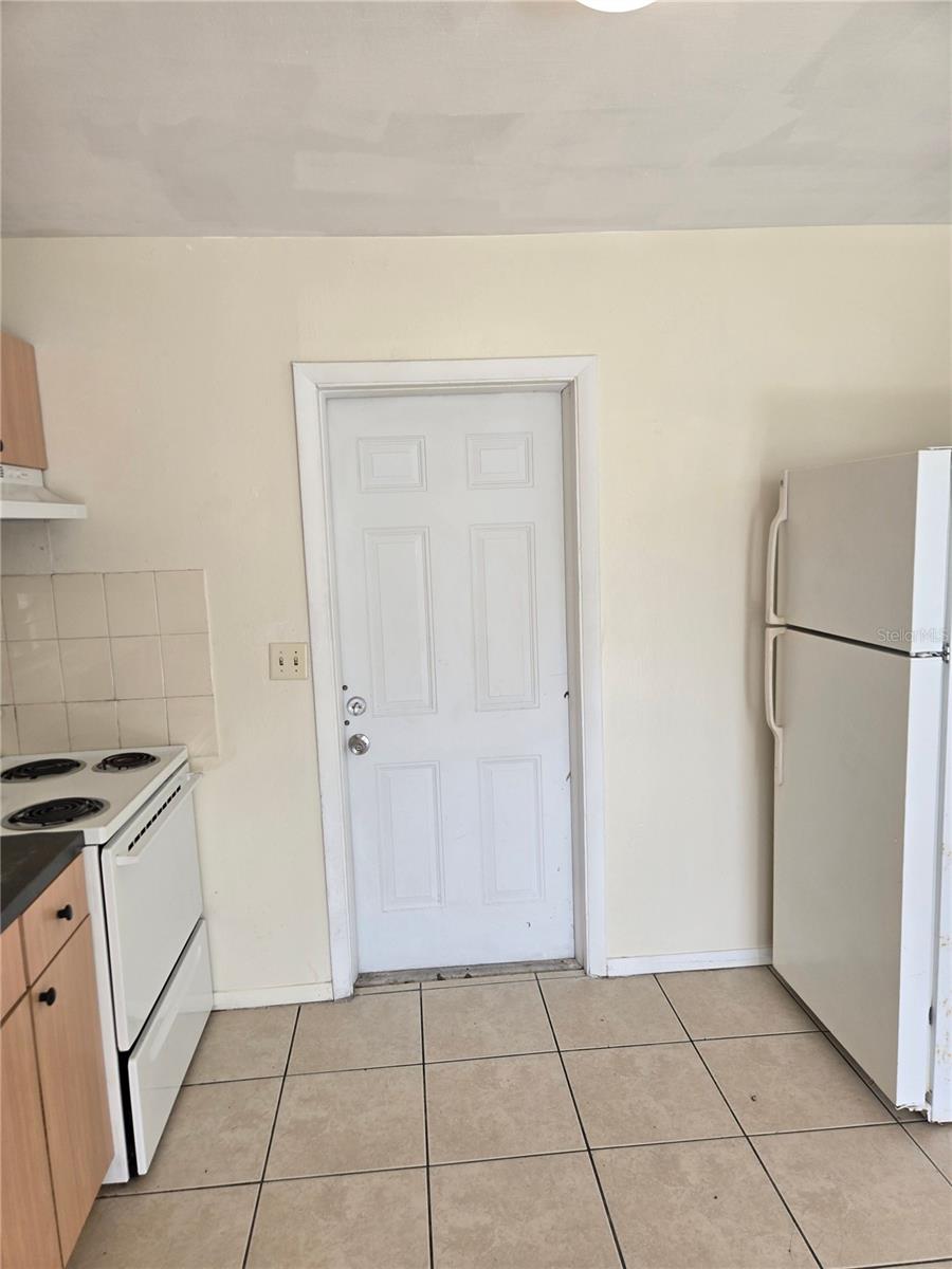 Image 6 of 14 For 1109 Seneca Avenue B