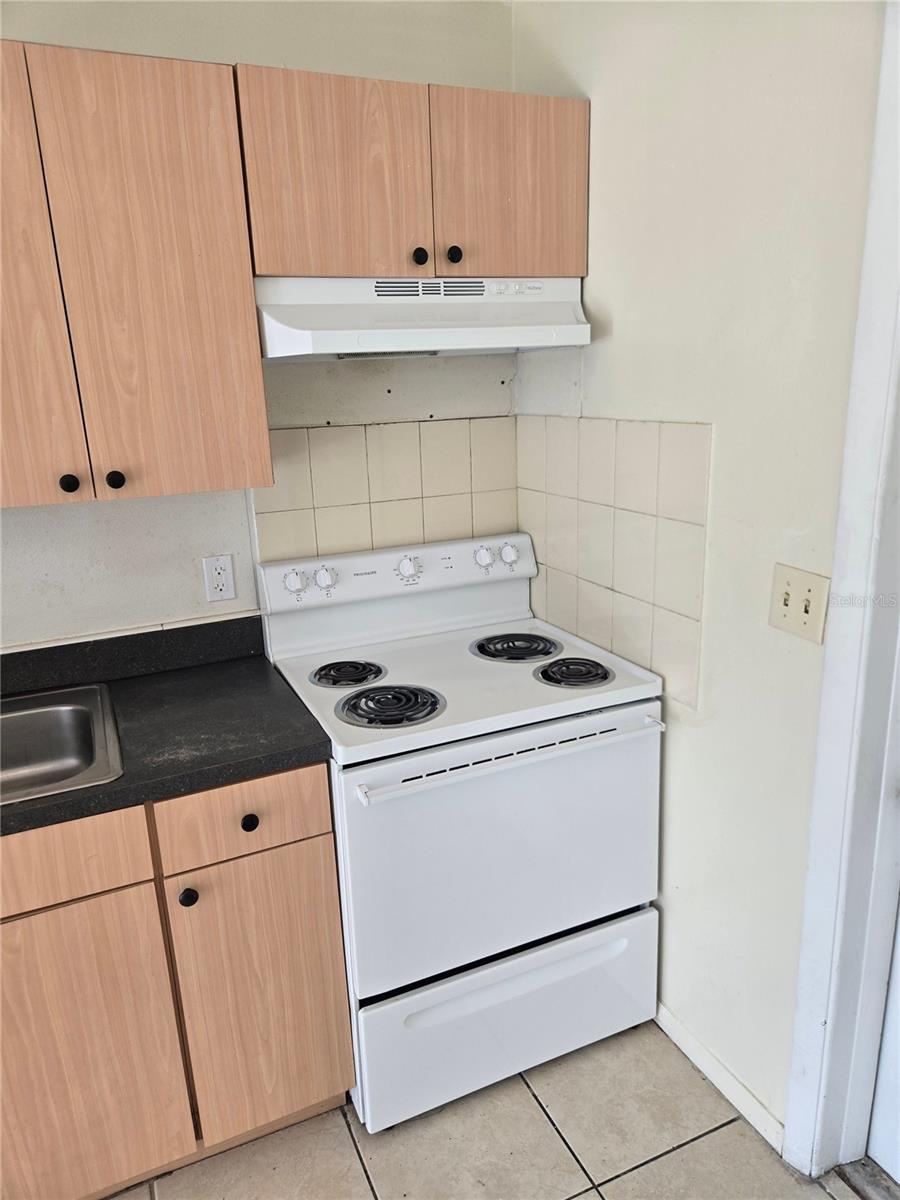 Image 7 of 14 For 1109 Seneca Avenue B