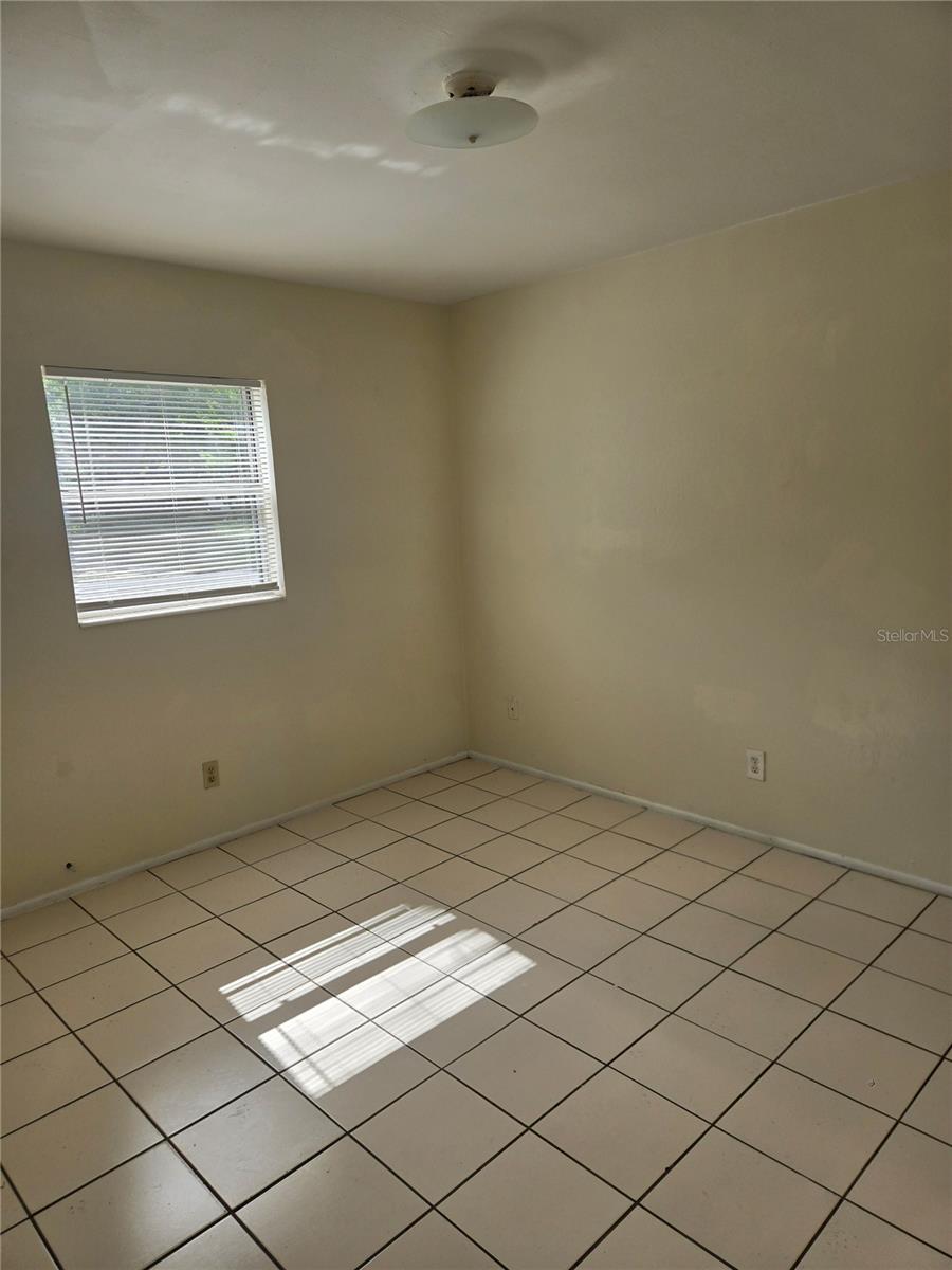 Image 9 of 14 For 1109 Seneca Avenue B