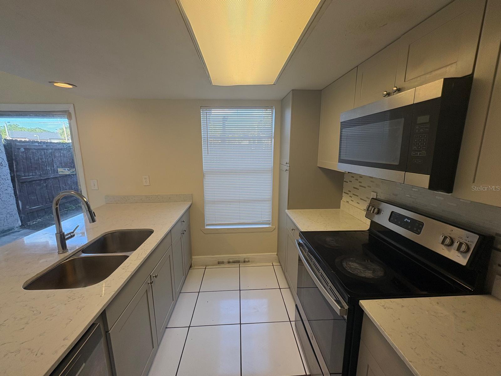 Image 10 of 60 For 4033 Henley Road 1707