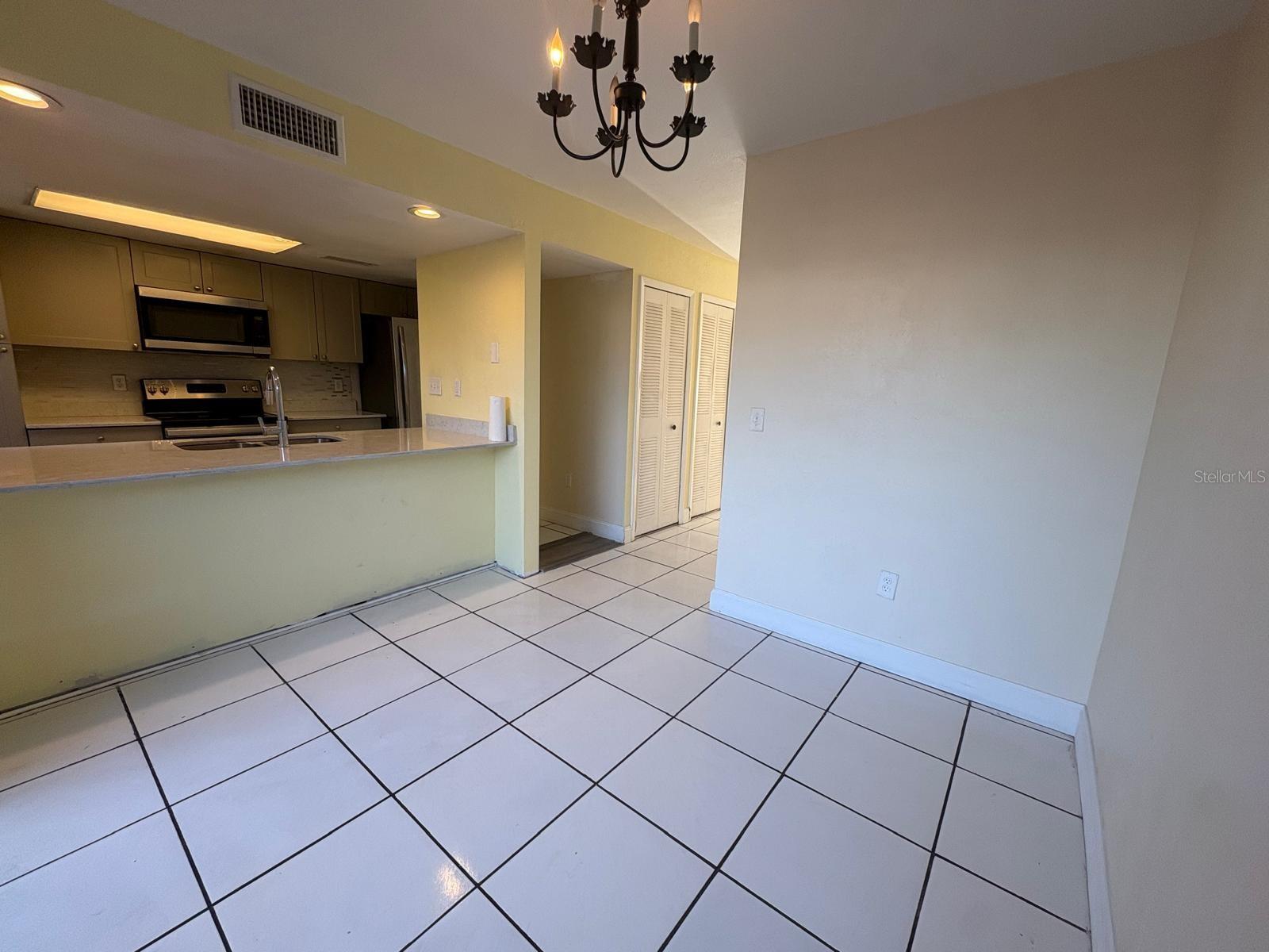 Image 20 of 60 For 4033 Henley Road 1707