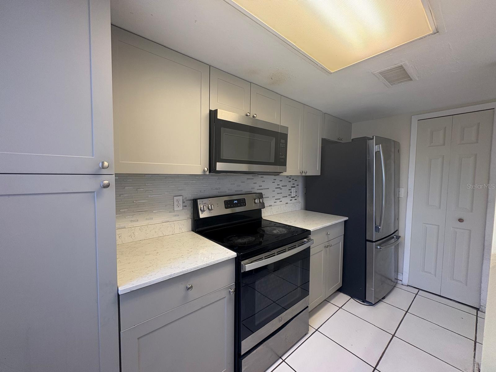 Image 24 of 60 For 4033 Henley Road 1707