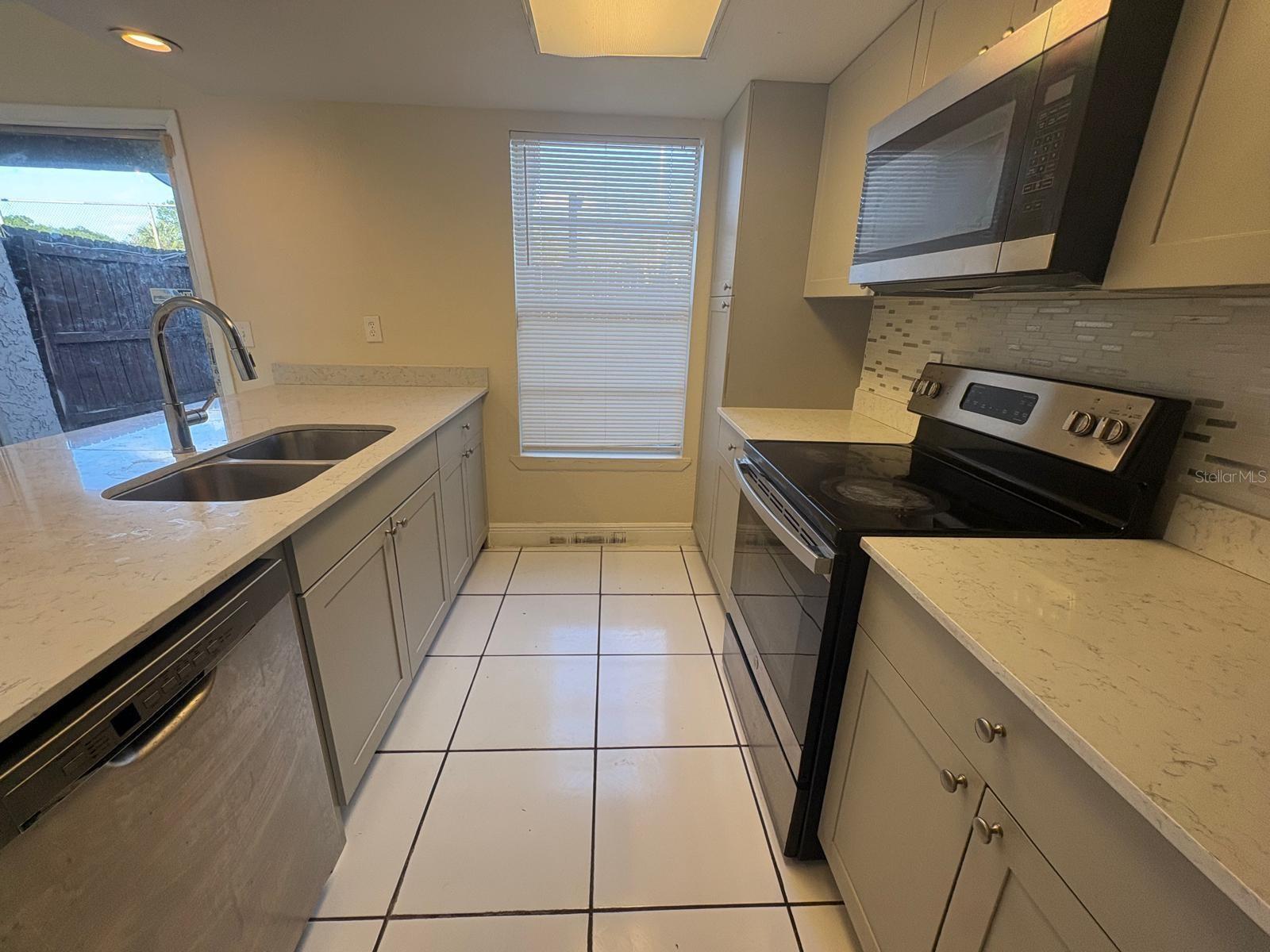 Image 26 of 60 For 4033 Henley Road 1707