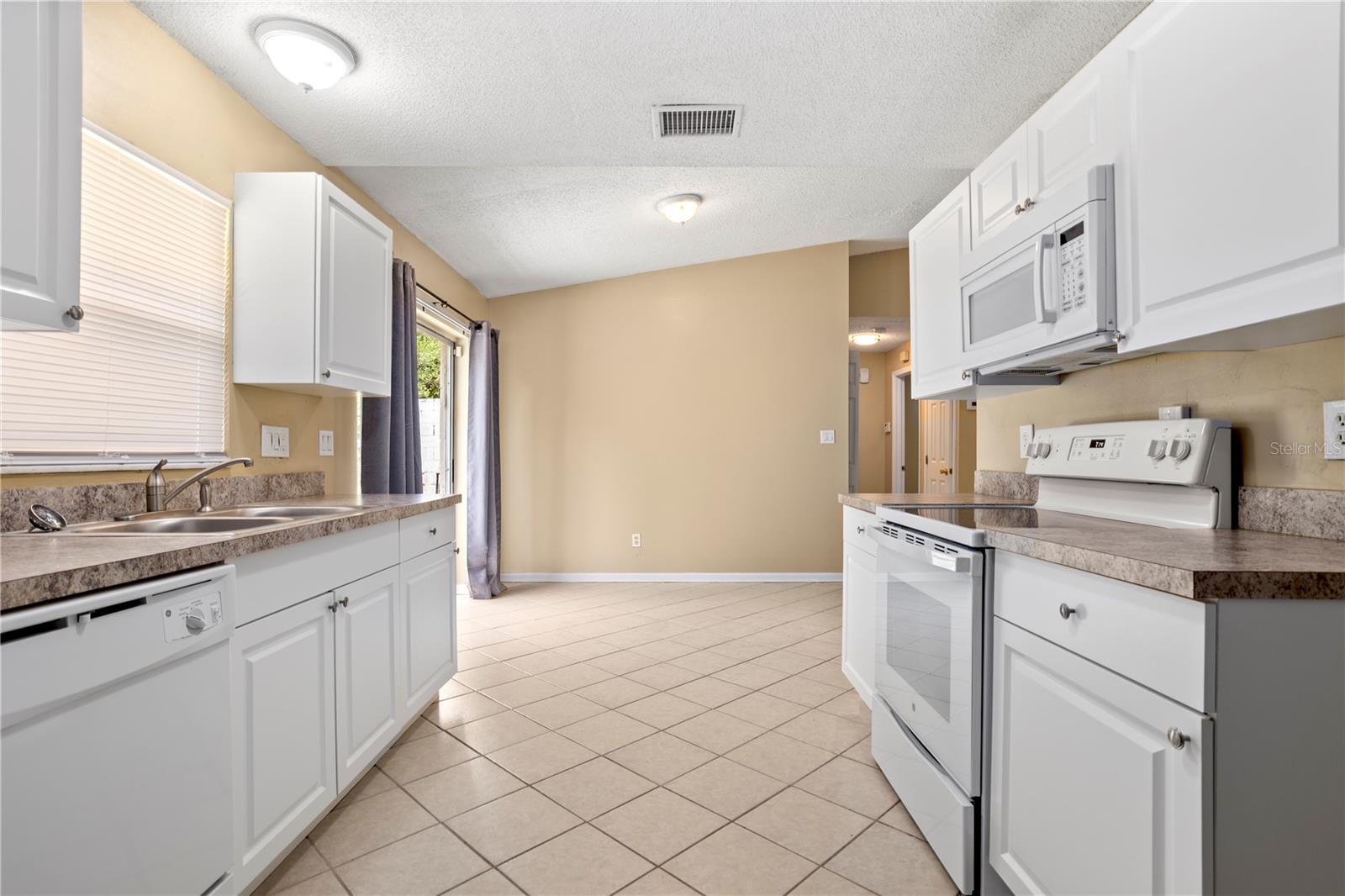 Image 2 of 26 For 1921 Bonneville Drive