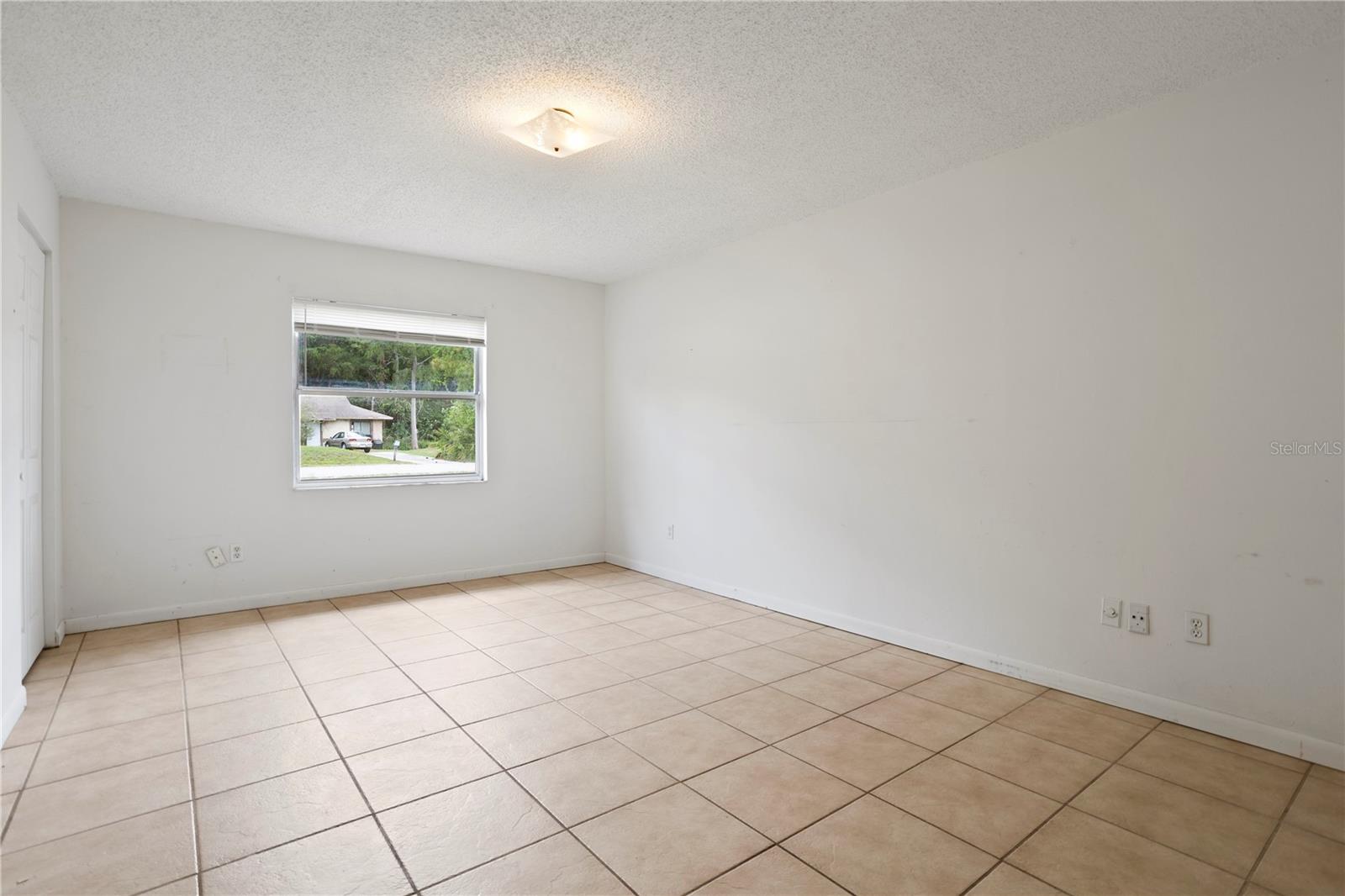 Image 20 of 26 For 1921 Bonneville Drive