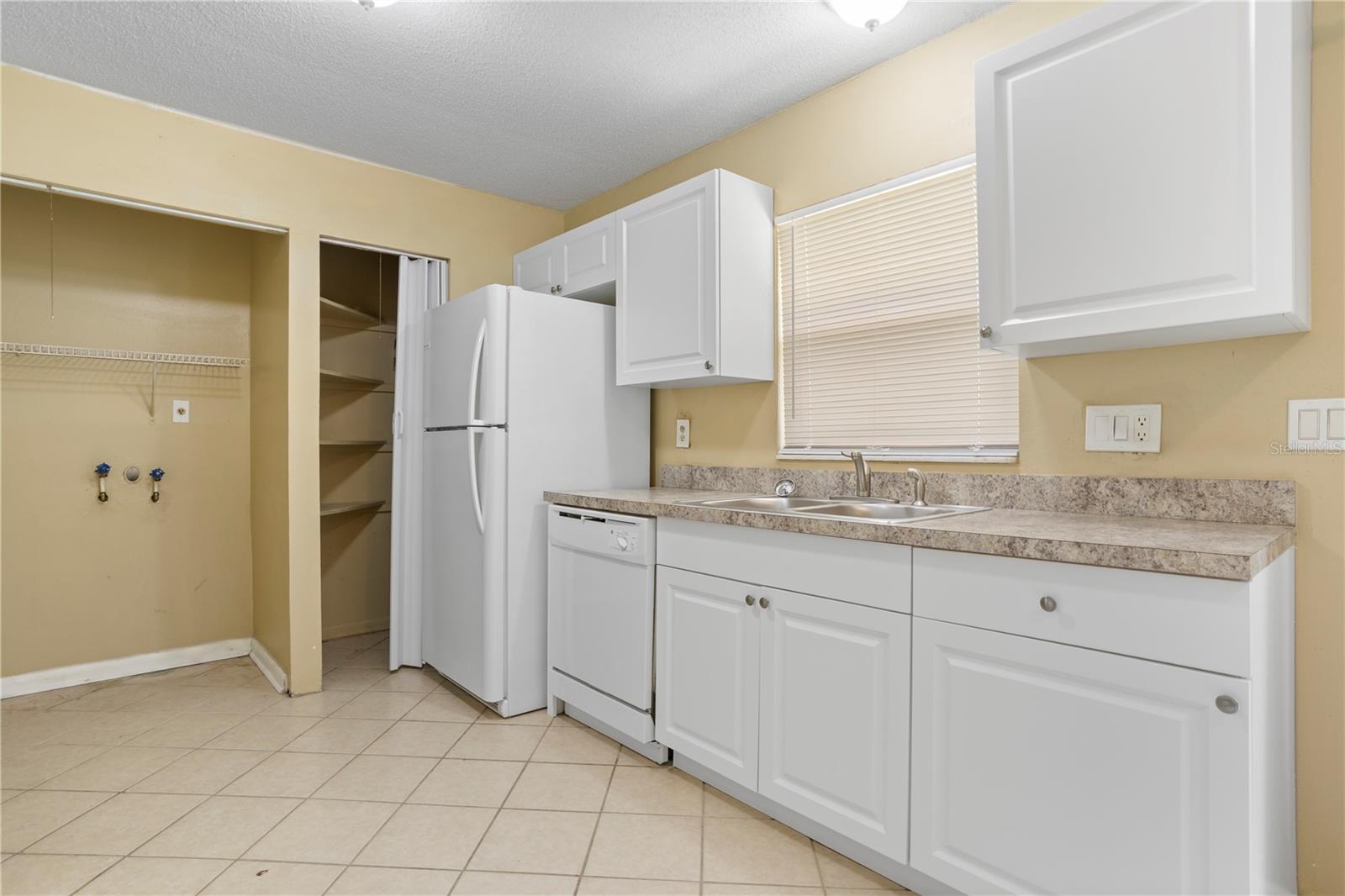 Image 4 of 26 For 1921 Bonneville Drive