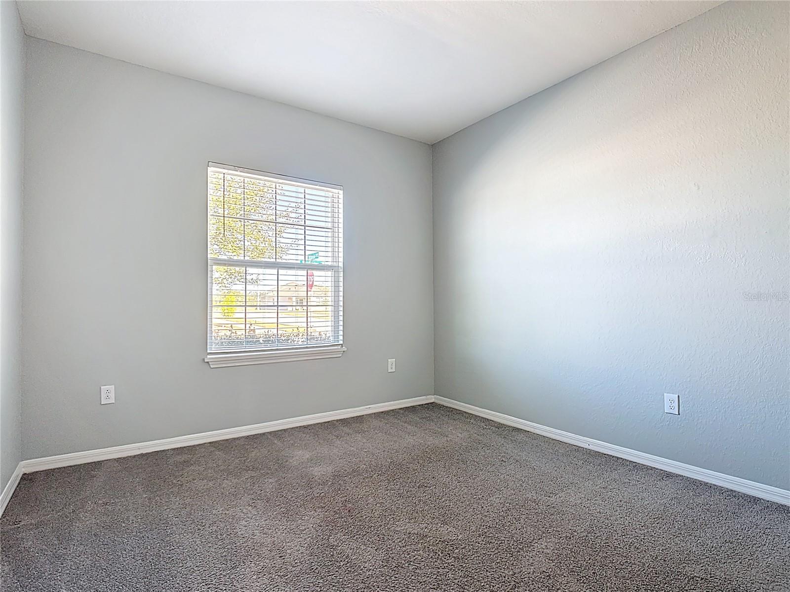 Image 13 of 52 For 840 Sydney Street