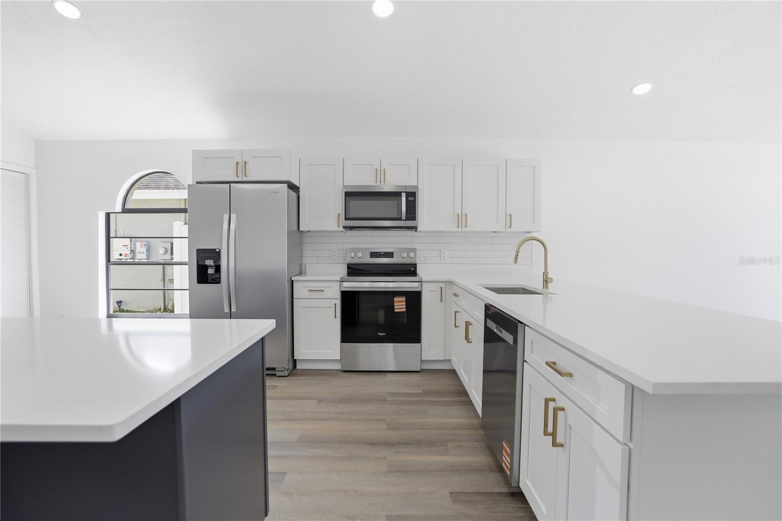 Image 7 of 22 For 7744 Altavan Avenue