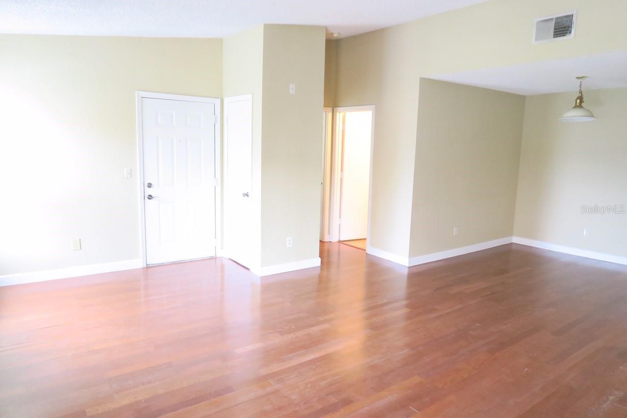 Image 3 of 15 For 2550 Alafaya Trail 11200