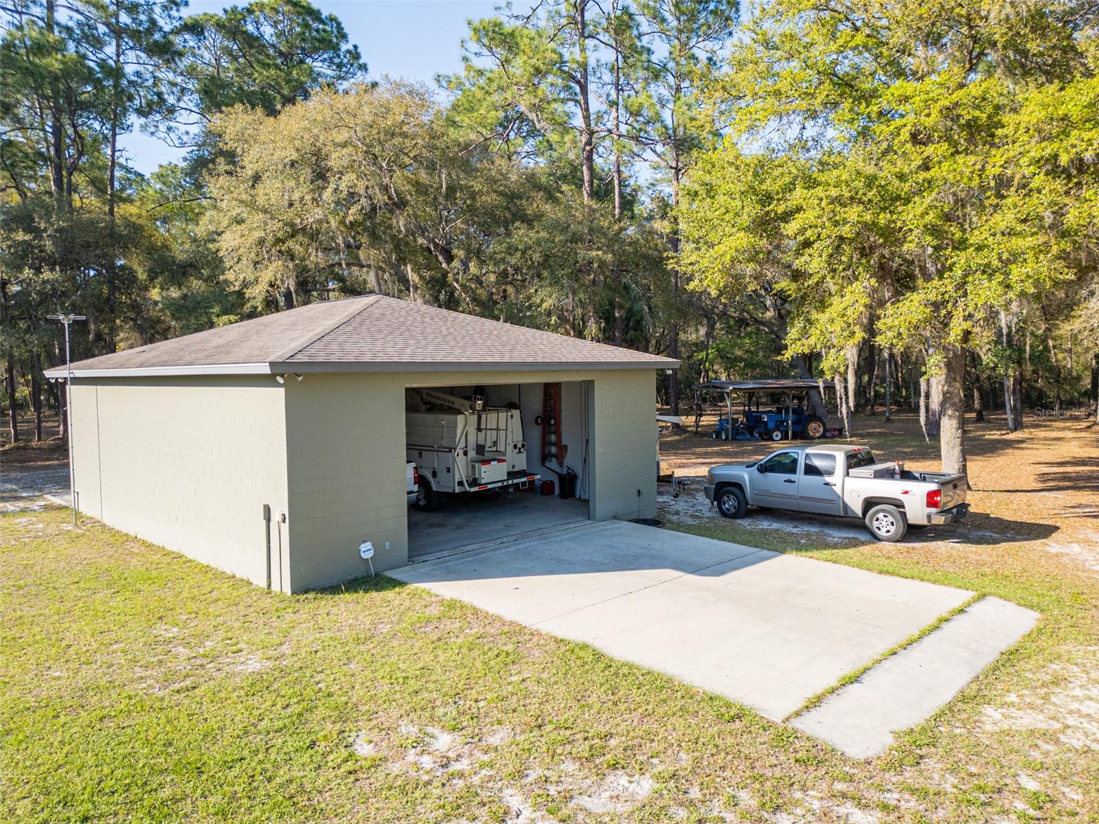 Image 14 of 18 For 8600 147th Avenue Road