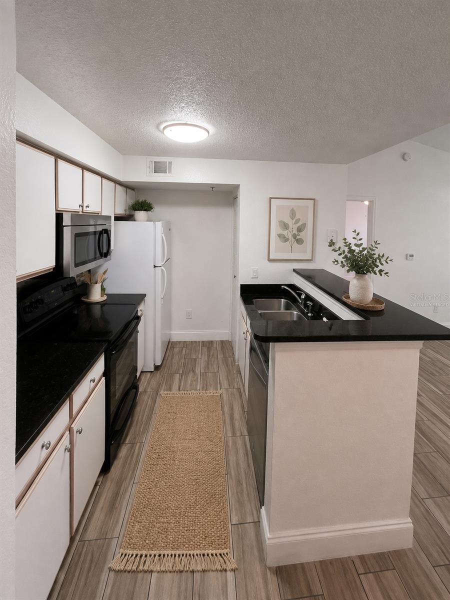 Image 10 of 28 For 2208 Antigua Place 938