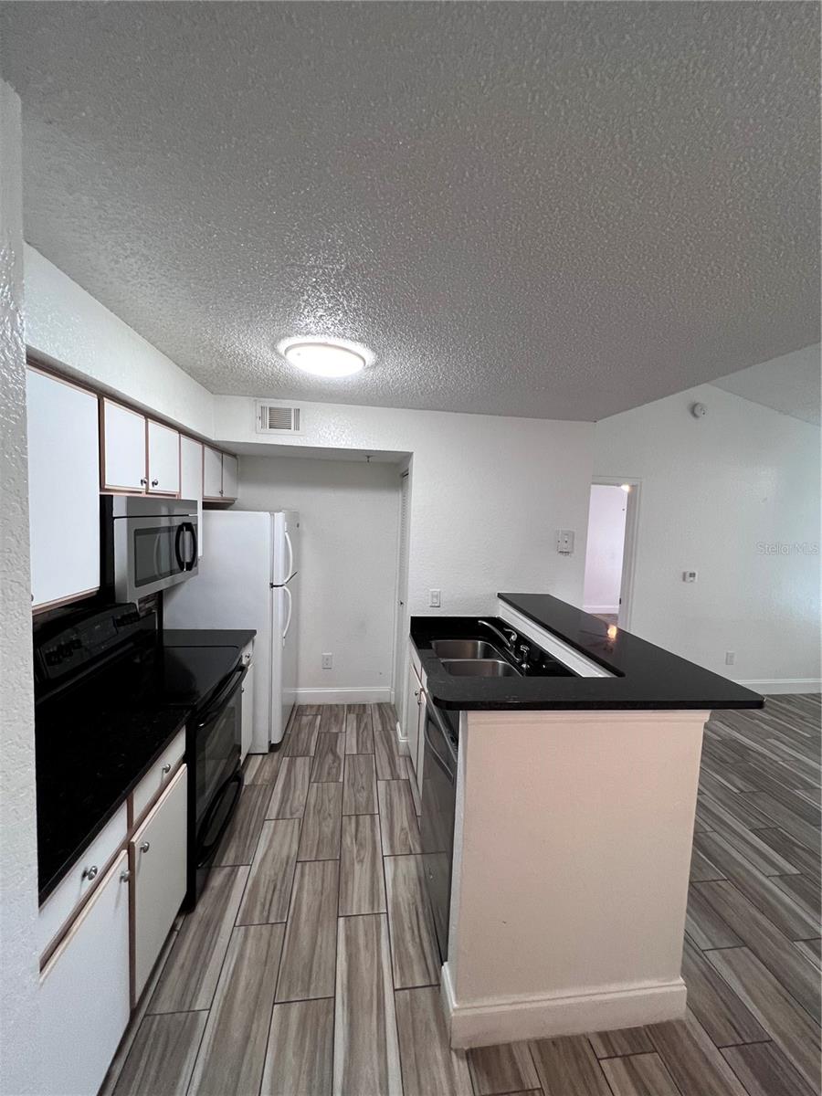 Image 11 of 28 For 2208 Antigua Place 938