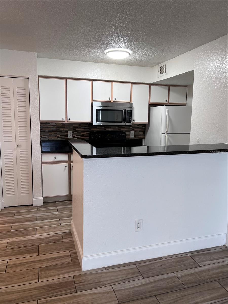 Image 3 of 28 For 2208 Antigua Place 938