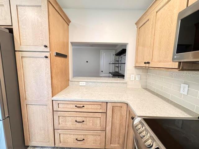 Image 11 of 32 For 318 Belvedere Way