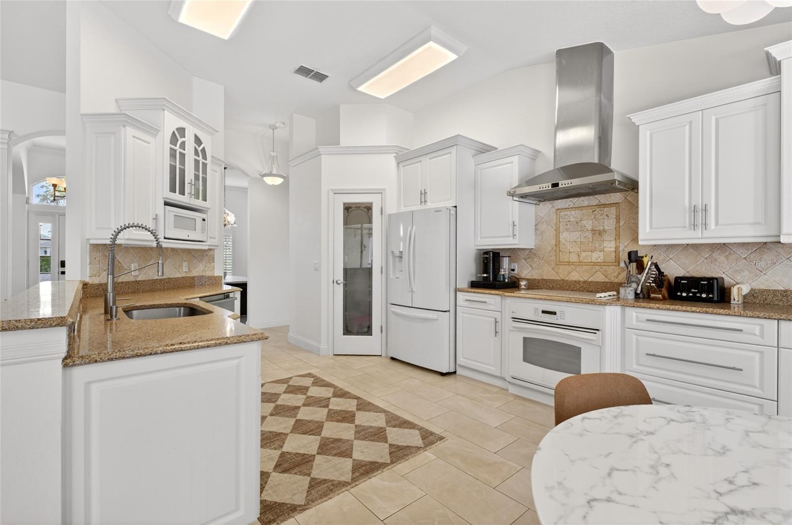 Image 11 of 55 For 7524 Lindenhurst Drive