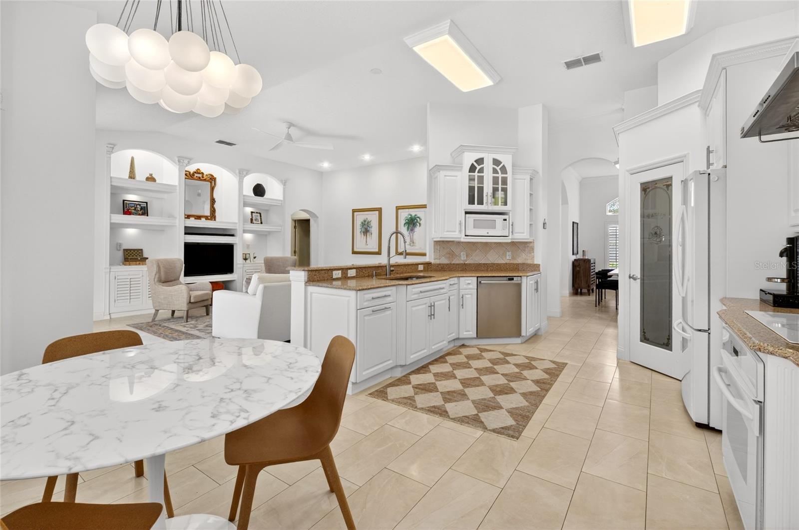 Image 9 of 55 For 7524 Lindenhurst Drive