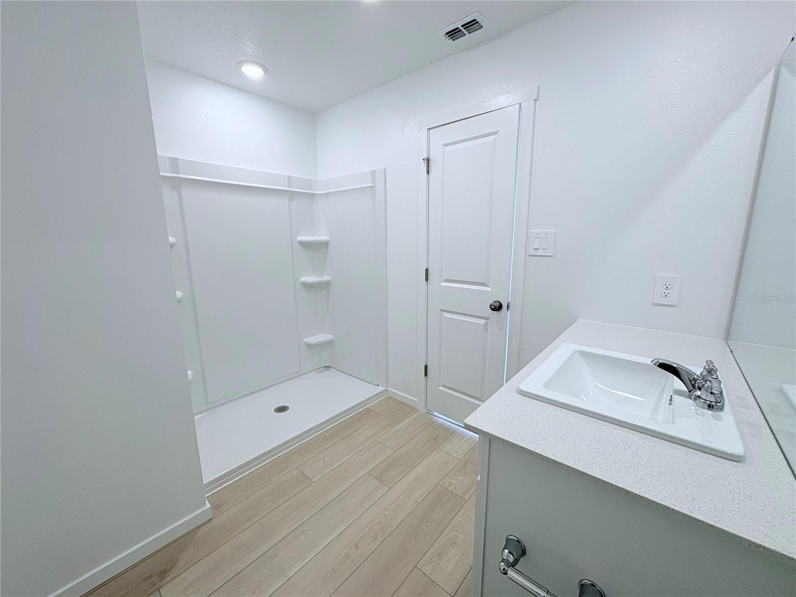 Image 18 of 25 For 866 Lynx Street