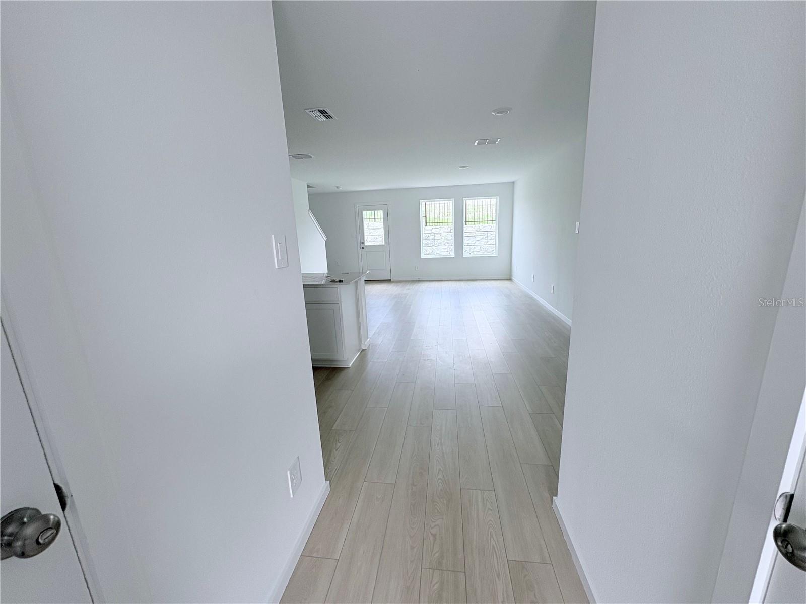 Image 3 of 25 For 866 Lynx Street