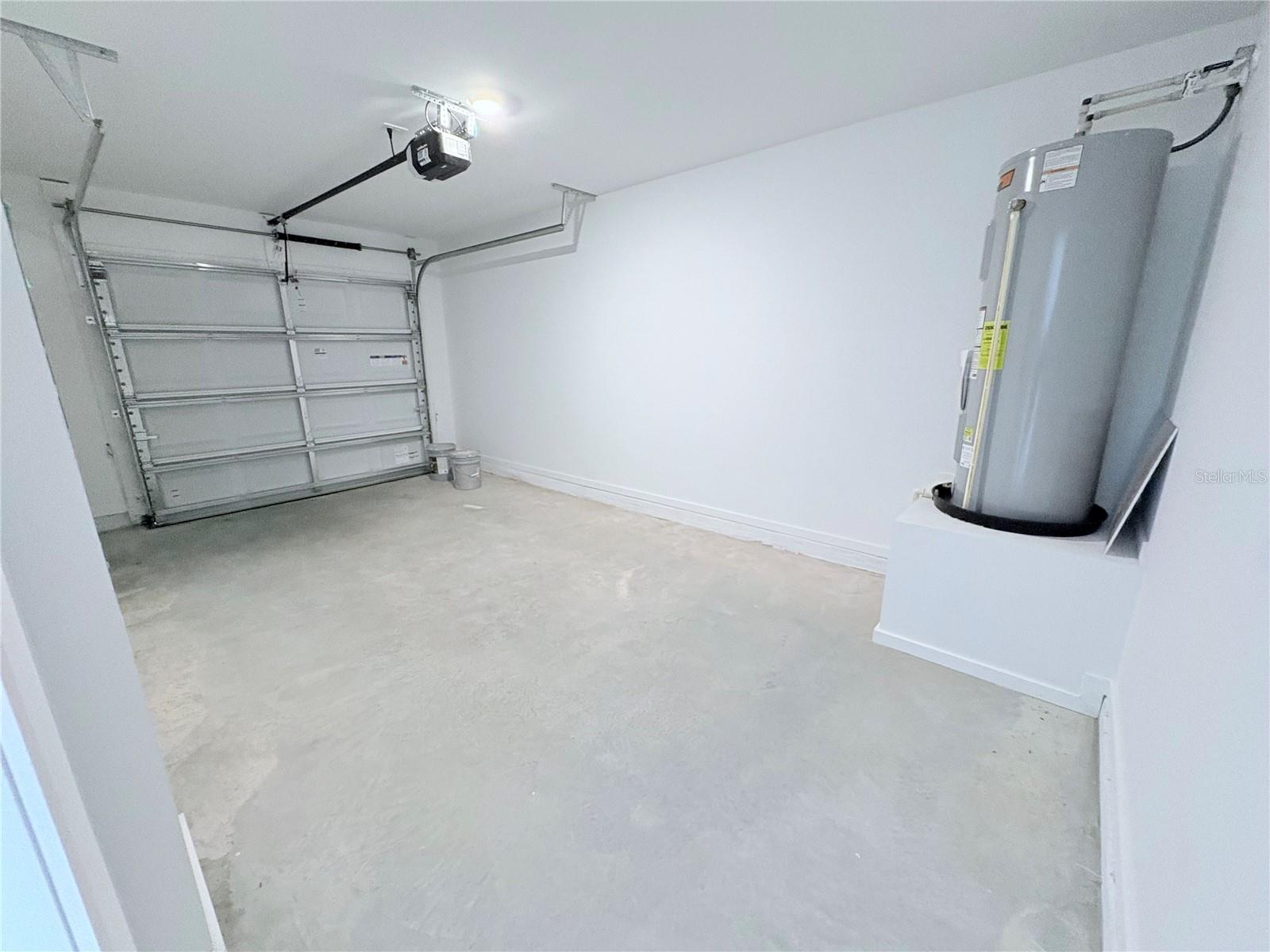 Image 4 of 25 For 866 Lynx Street
