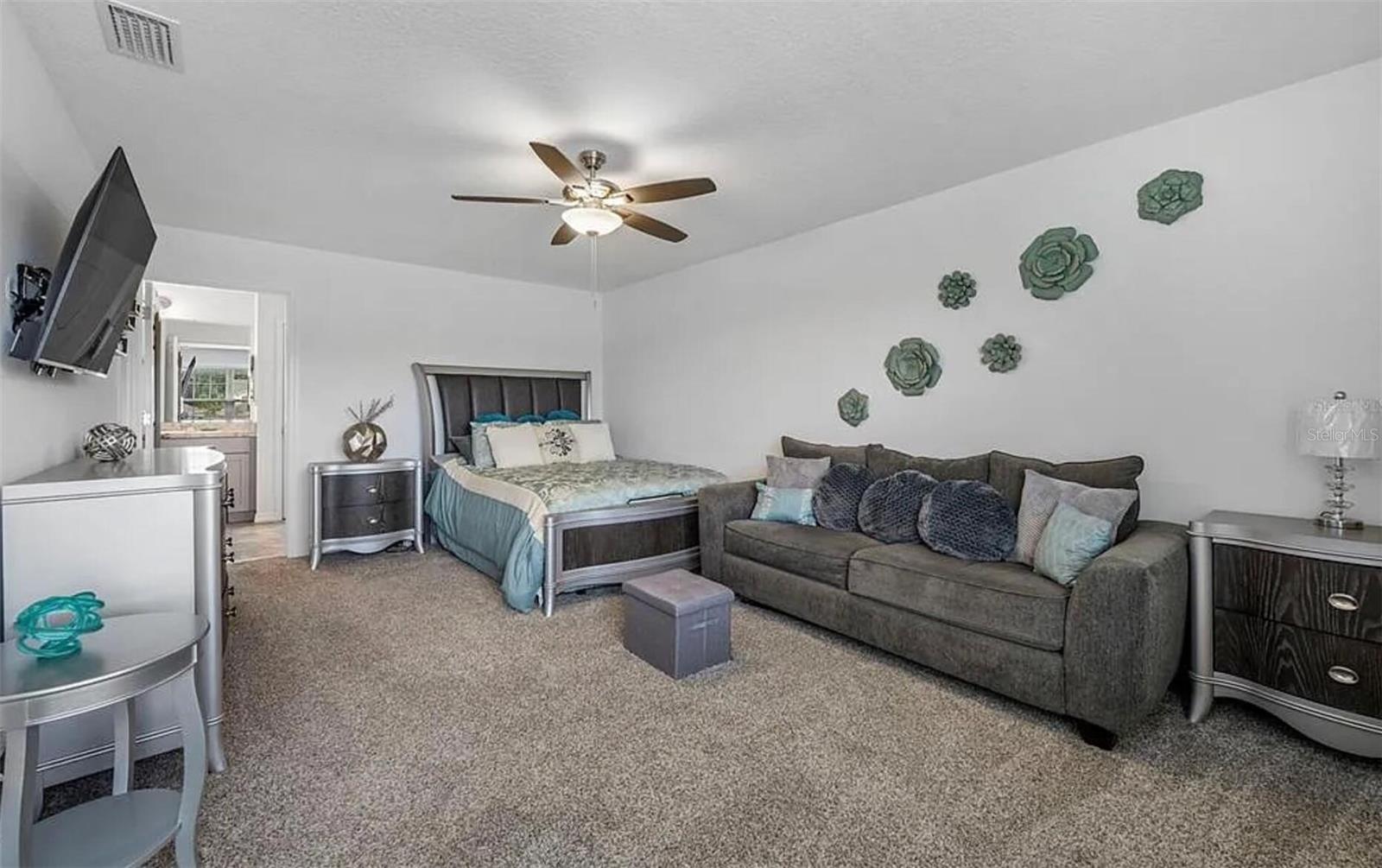 Image 12 of 21 For 535 Darshire Avenue
