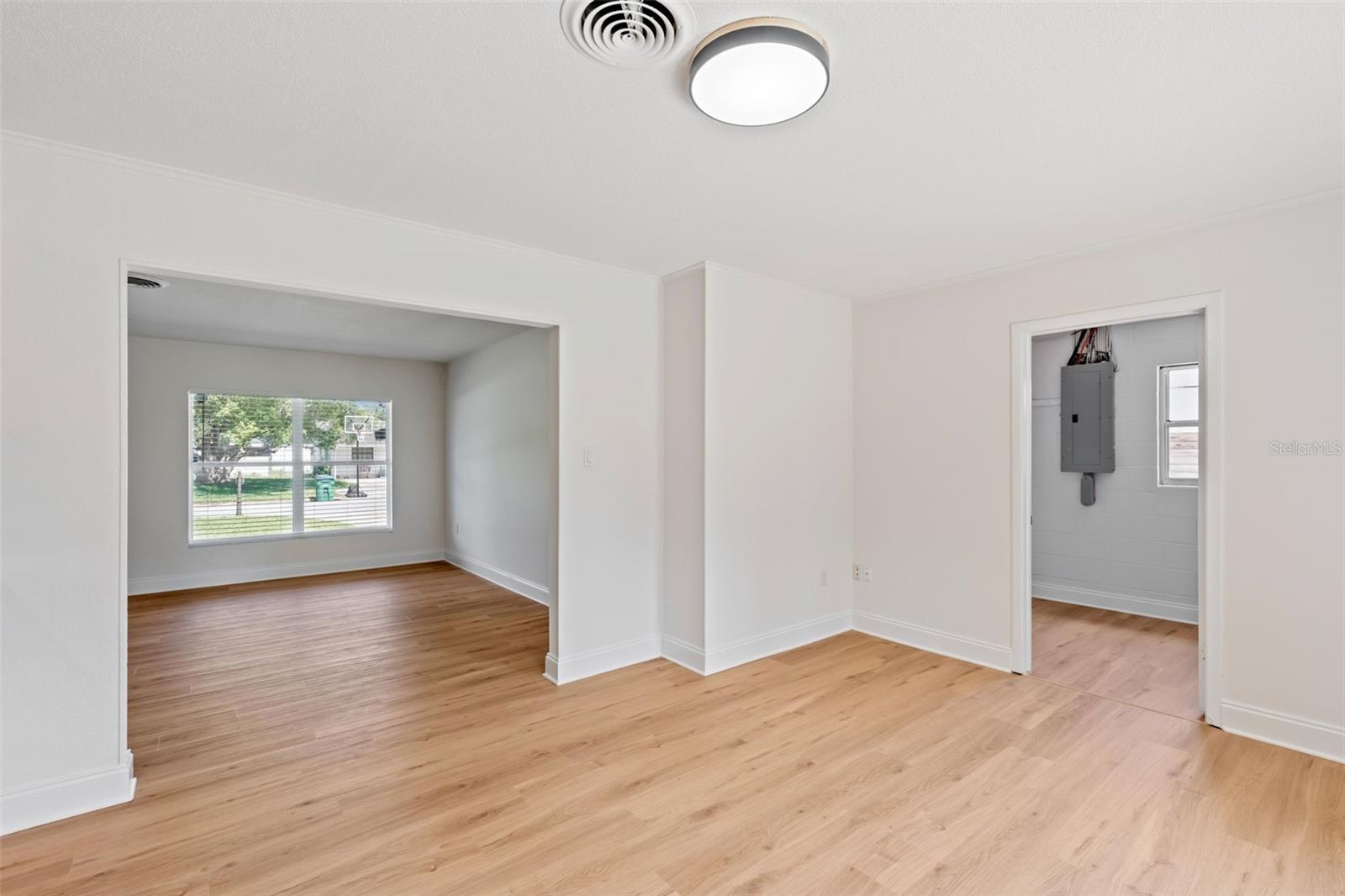 Image 10 of 39 For 819 Densmore Drive