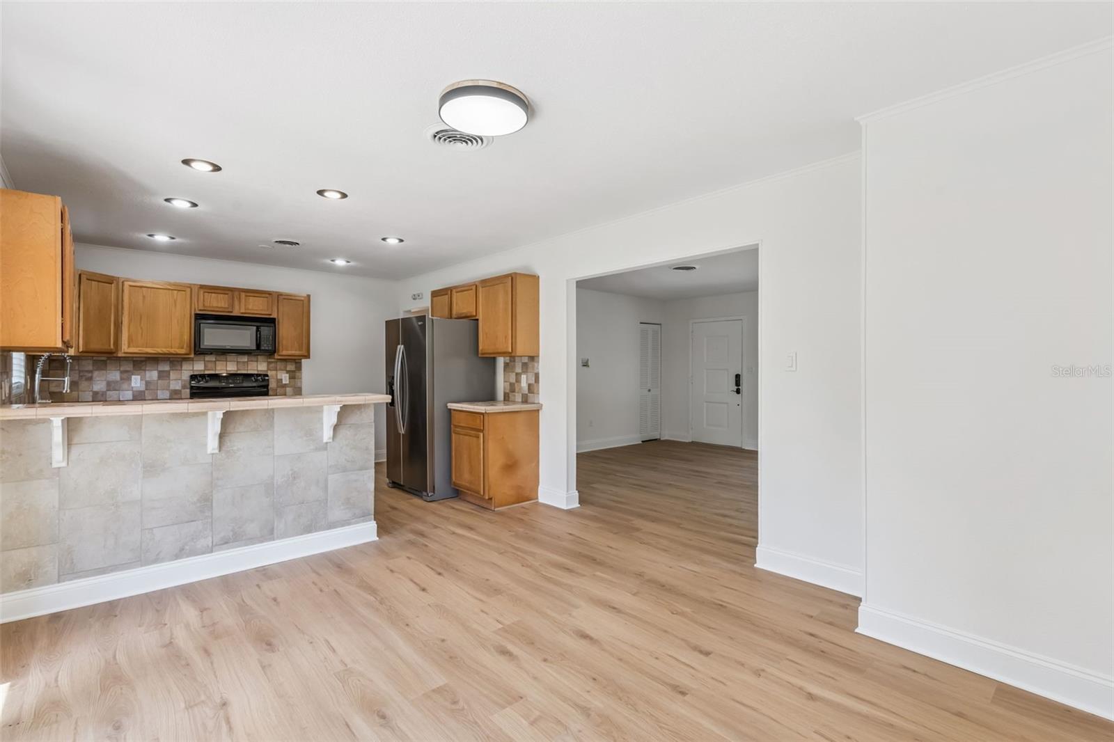 Image 15 of 39 For 819 Densmore Drive