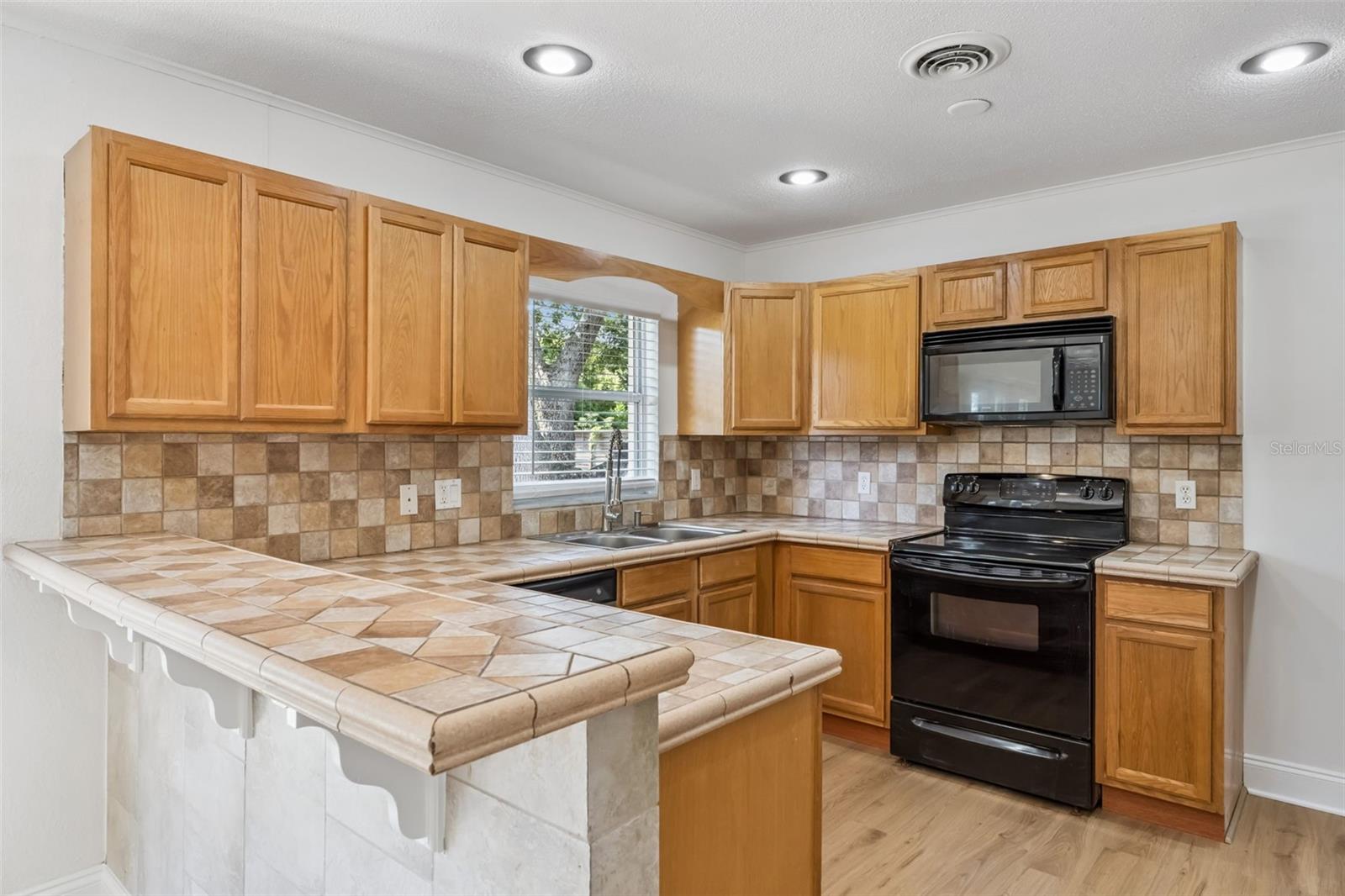 Image 19 of 39 For 819 Densmore Drive