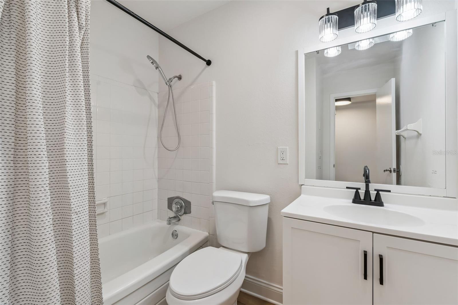 Image 22 of 39 For 819 Densmore Drive