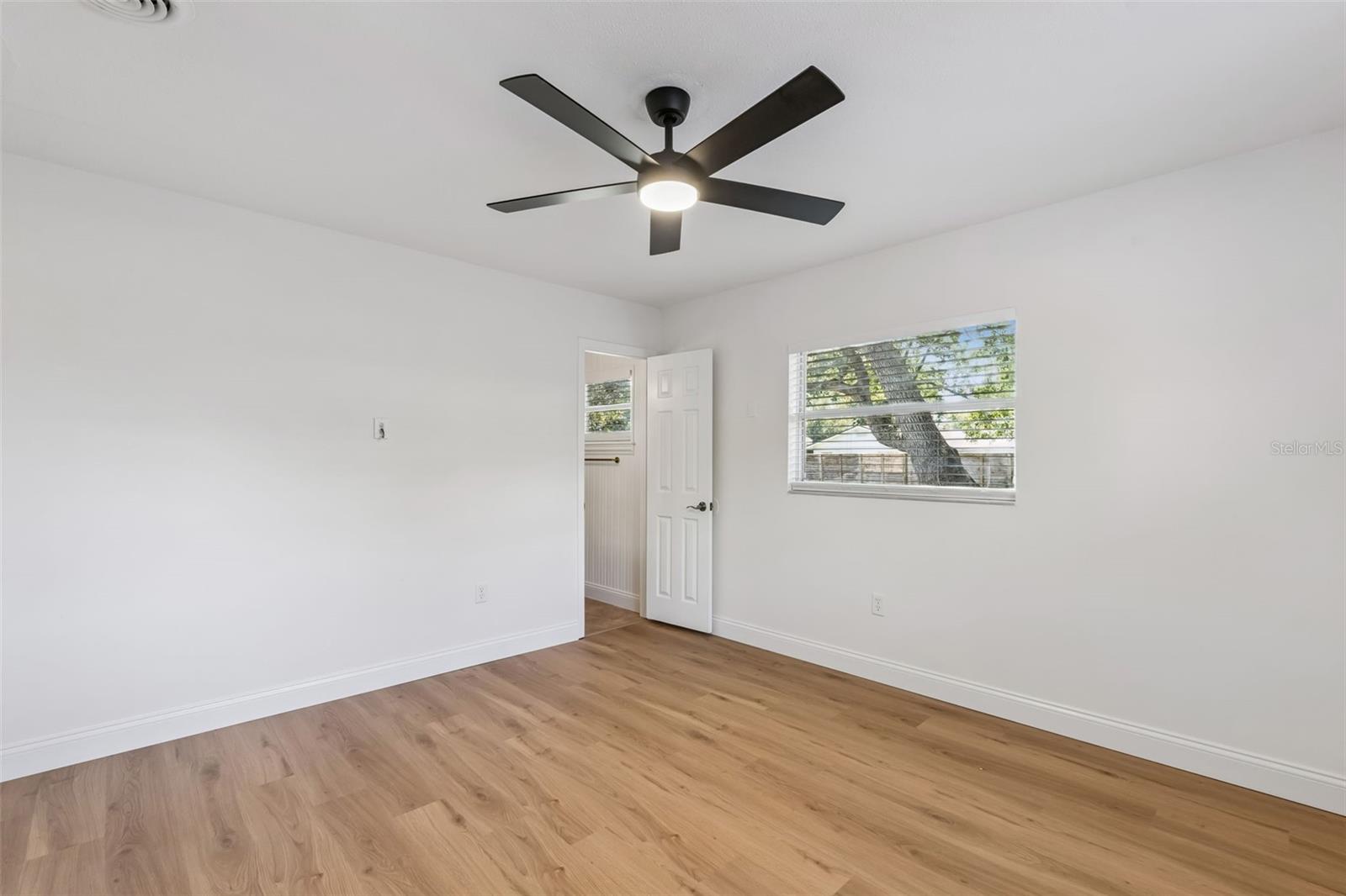 Image 32 of 39 For 819 Densmore Drive