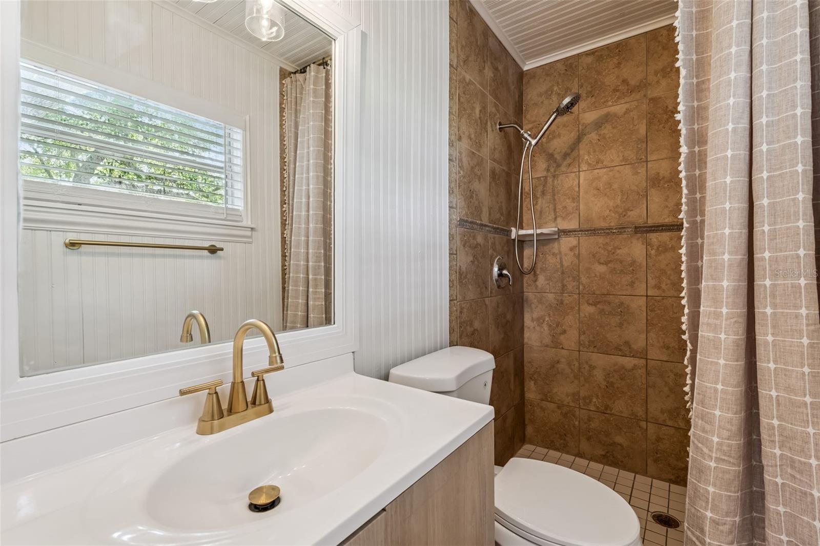 Image 33 of 39 For 819 Densmore Drive