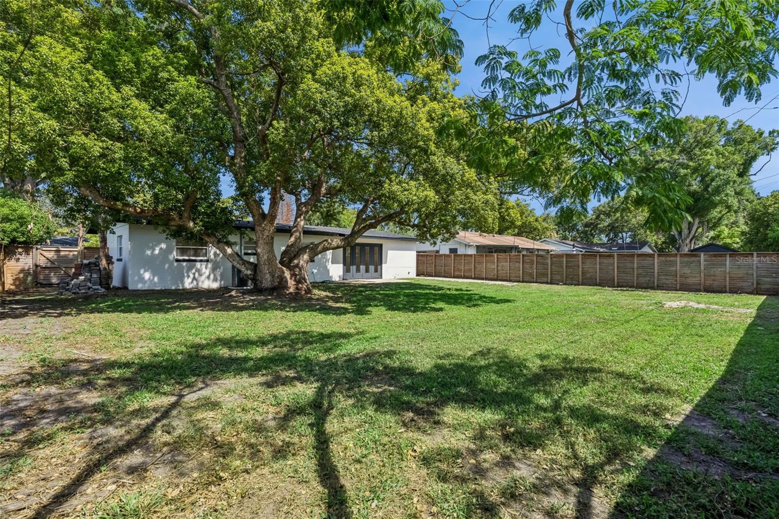 Image 4 of 39 For 819 Densmore Drive