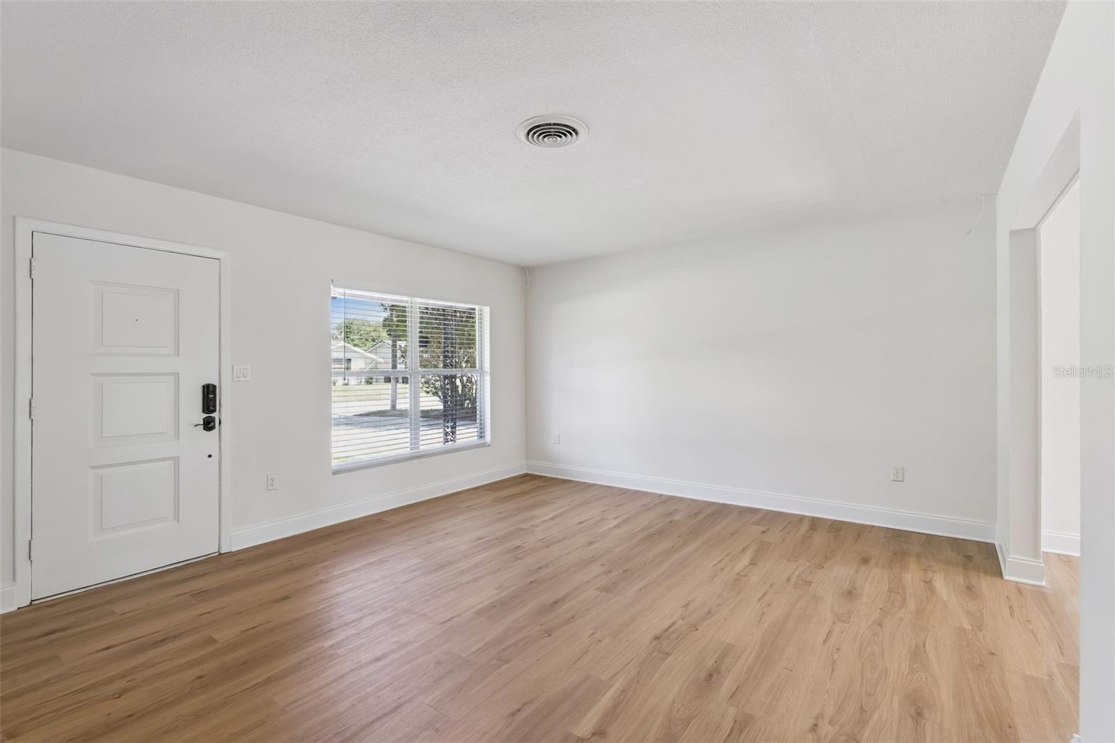 Image 6 of 39 For 819 Densmore Drive