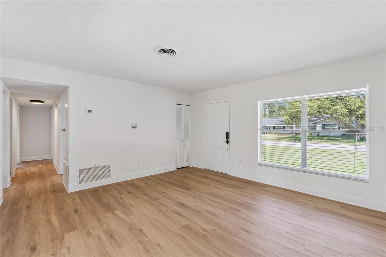 Image 7 of 39 For 819 Densmore Drive