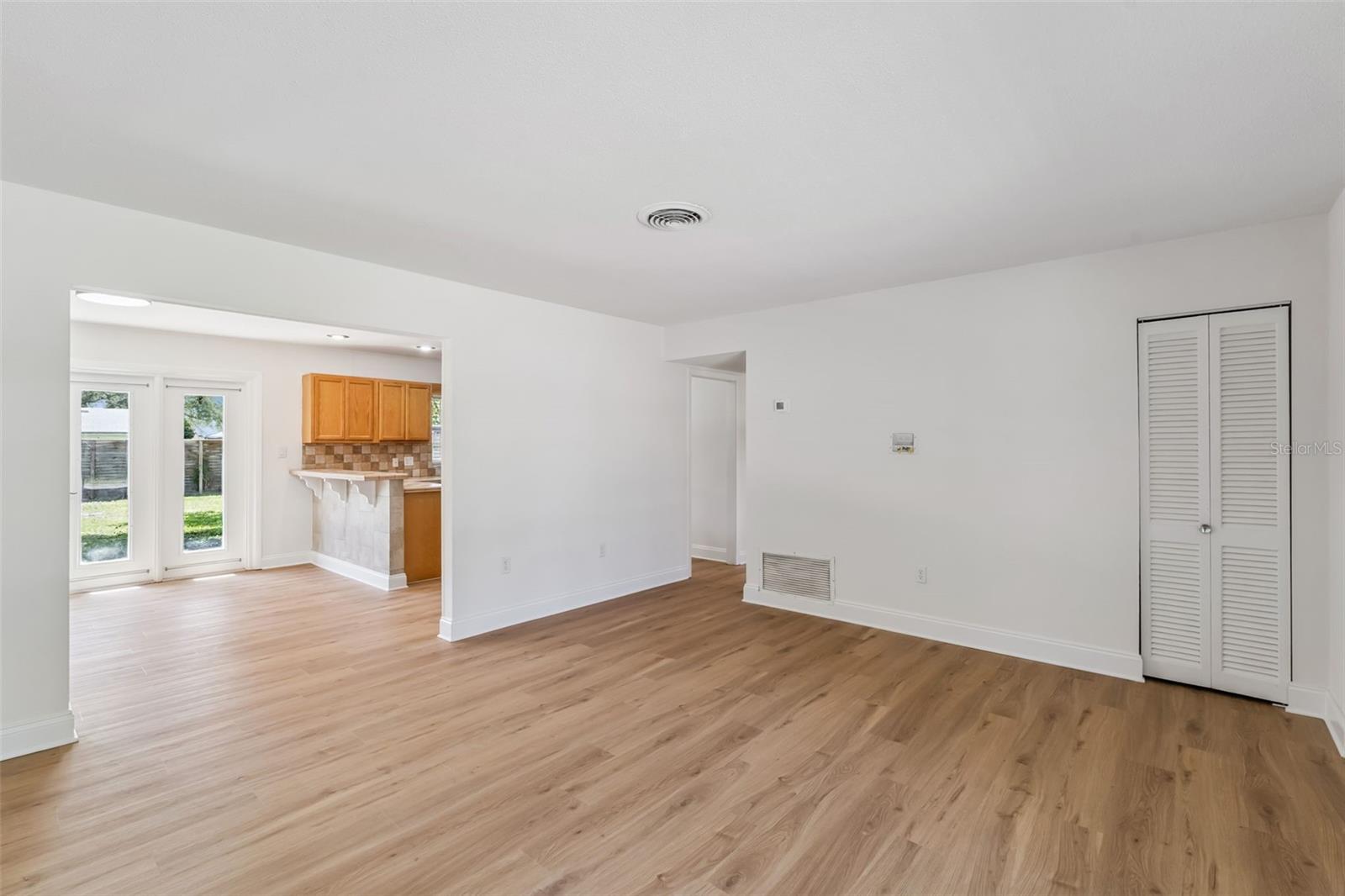 Image 8 of 39 For 819 Densmore Drive