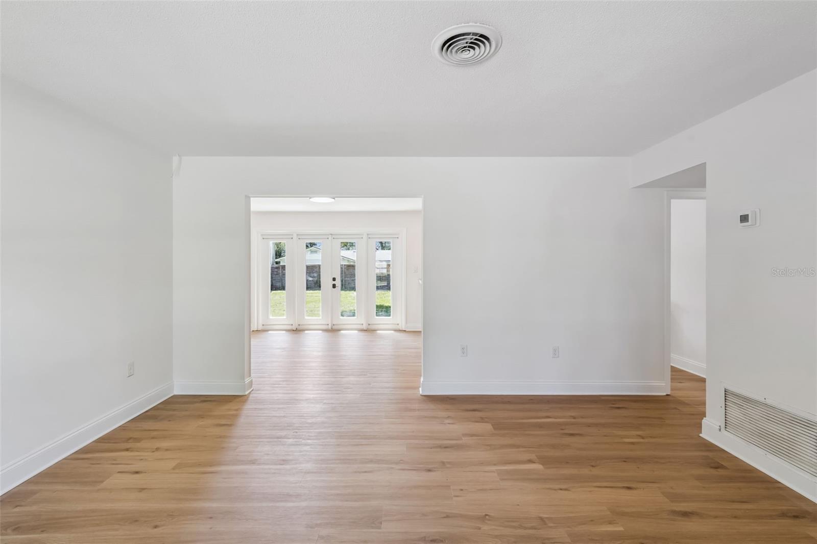 Image 9 of 39 For 819 Densmore Drive