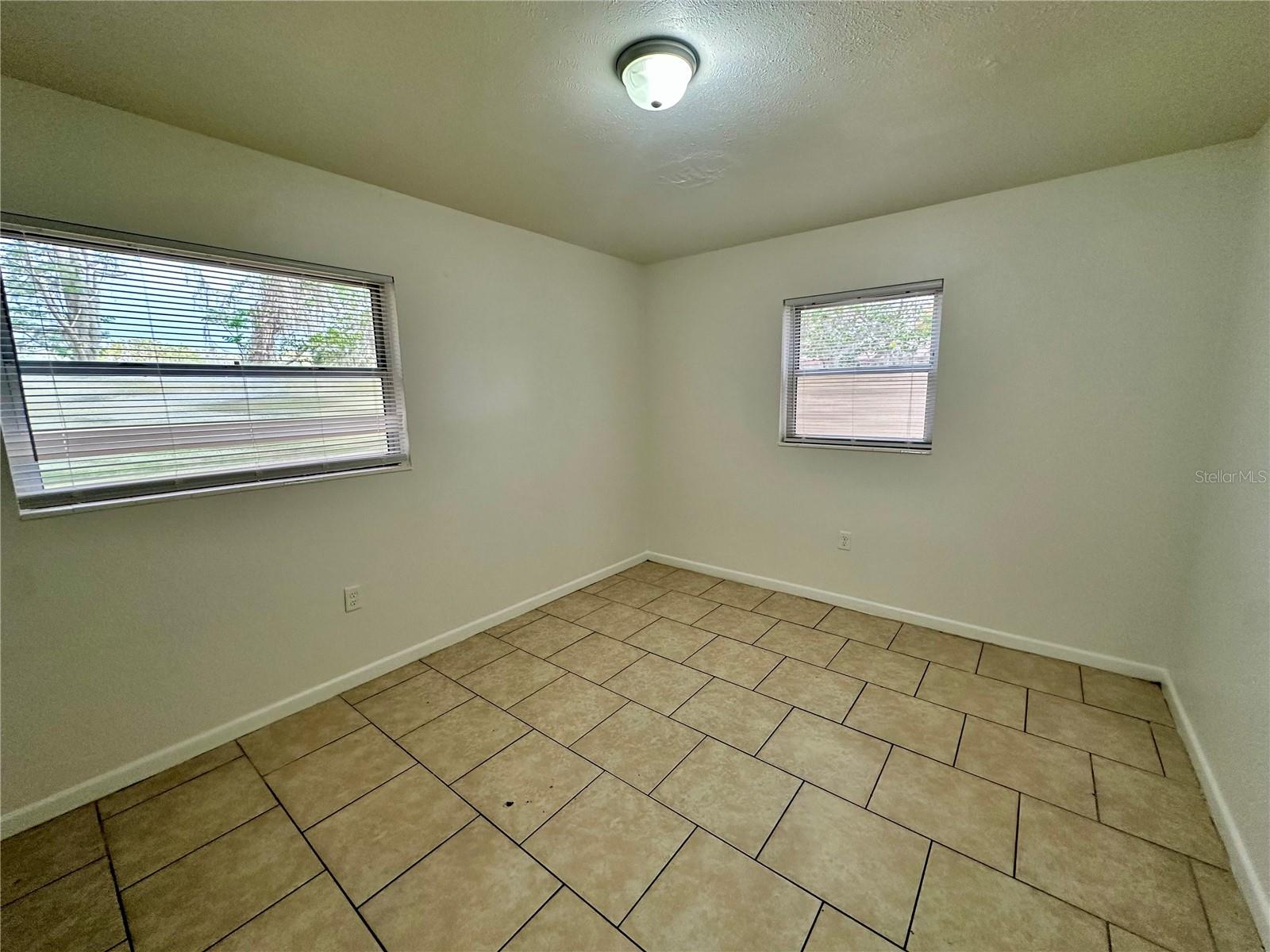 Image 14 of 23 For 1317 Cambridge Drive